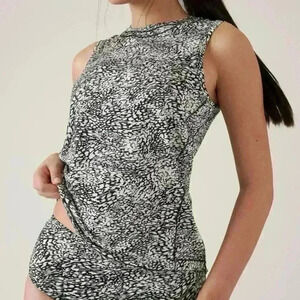 Athleta Pacifica Illume UPF Relaxed Tank in White/Black Size Small EUC